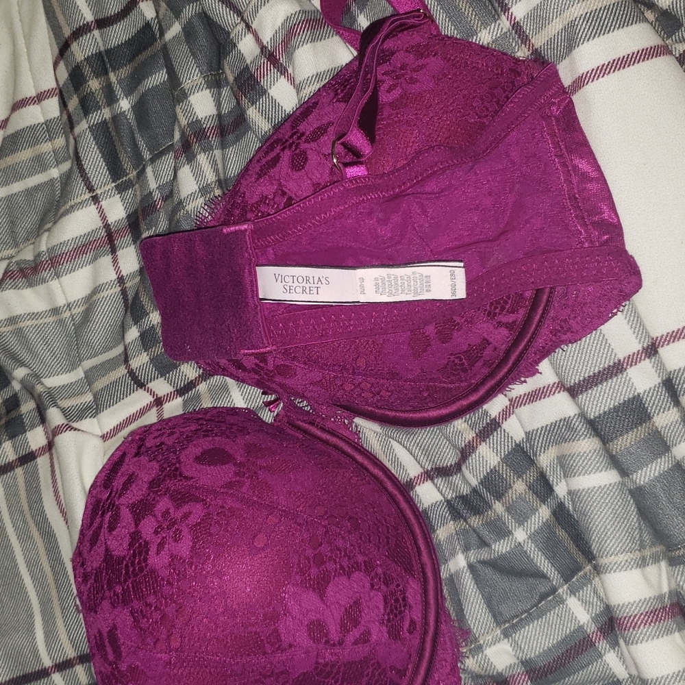 Victoria Secret Bra - Picture 6 of 8